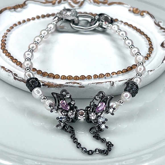 Jewelry - Custom Handmade Freshwater Pearl Butterfly 🦋 Pink Crystal Bracelet